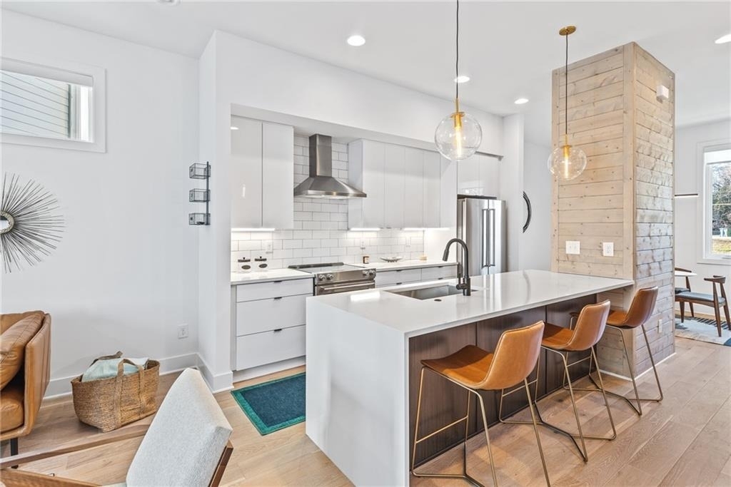 2424 Memorial Drive Se - Photo 8