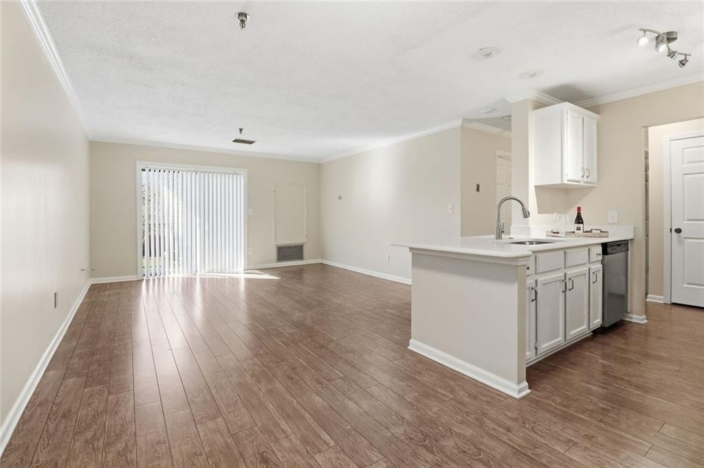 300 Johnson Ferry Road Ne - Photo 3