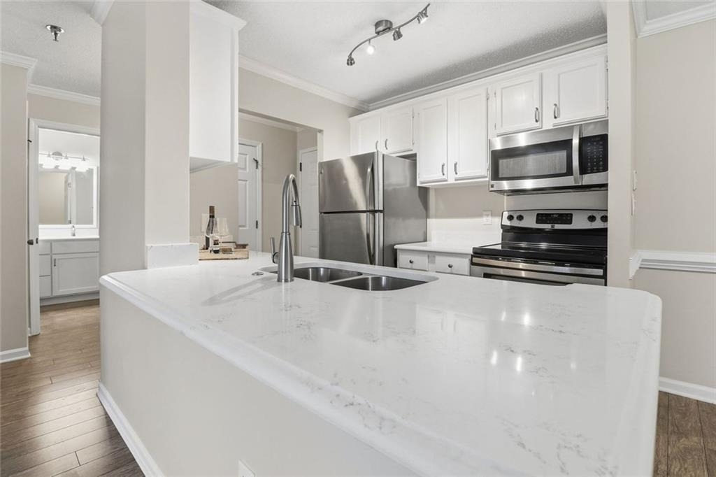 300 Johnson Ferry Road Ne - Photo 1