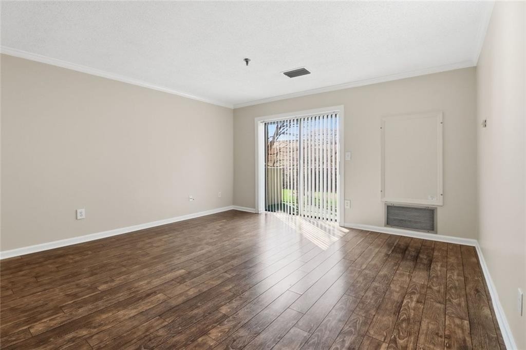300 Johnson Ferry Road Ne - Photo 2