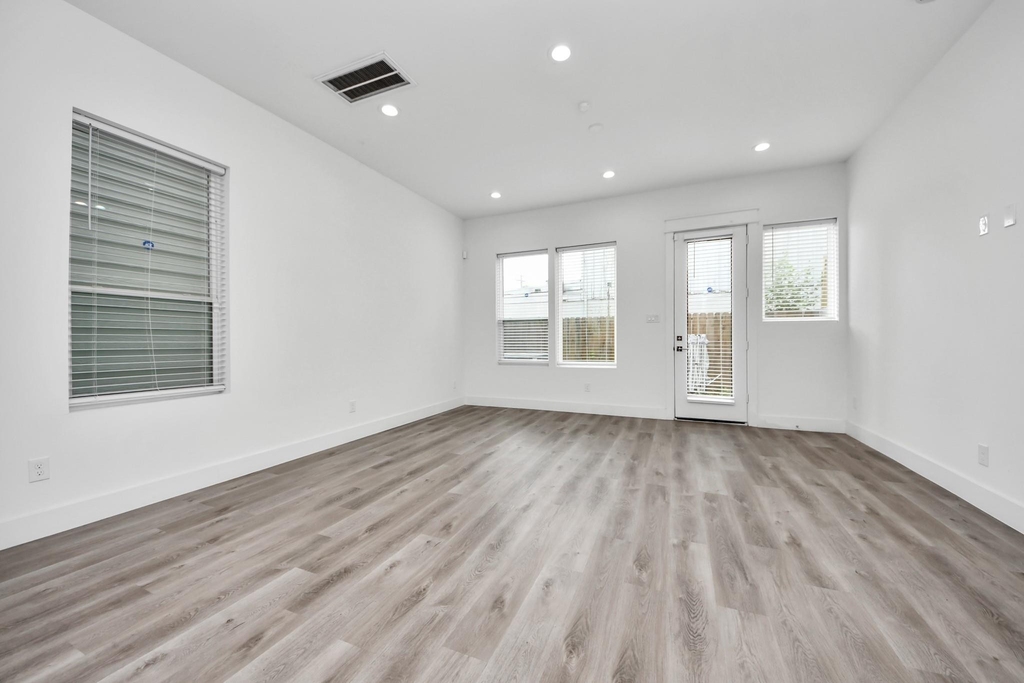 5402 Margarita Street - Photo 12