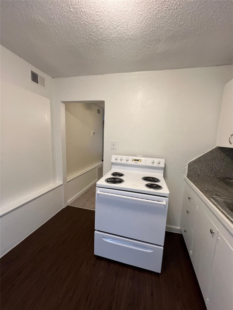 5415 Scott Street - Photo 5