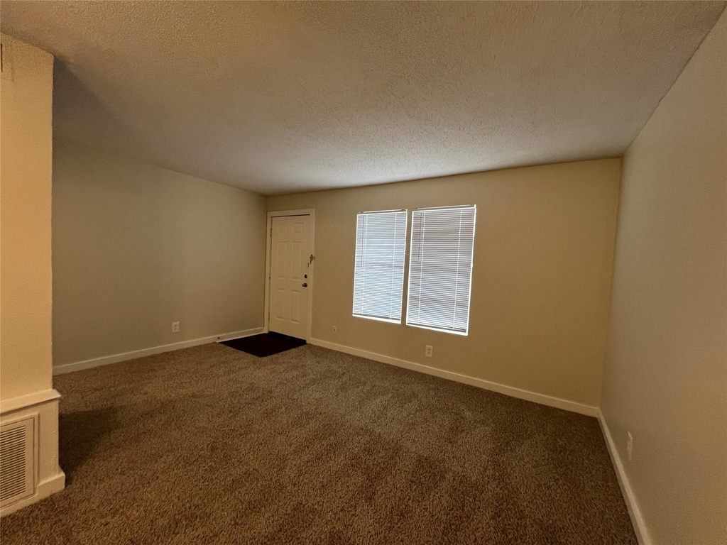 5415 Scott Street - Photo 3