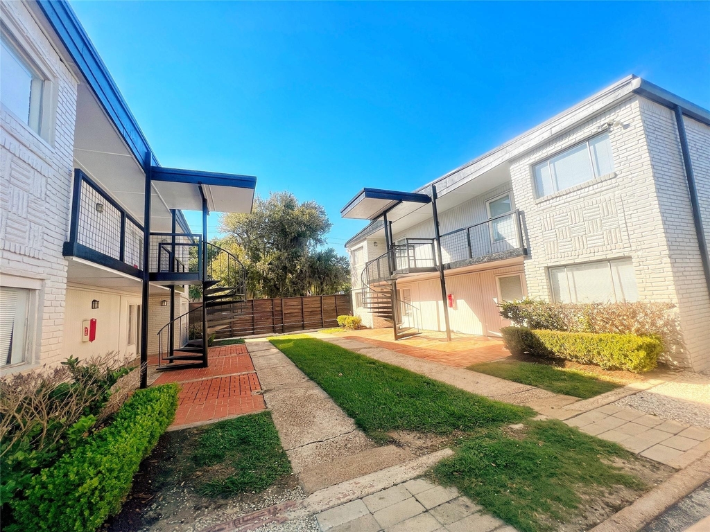 5415 Scott Street - Photo 0