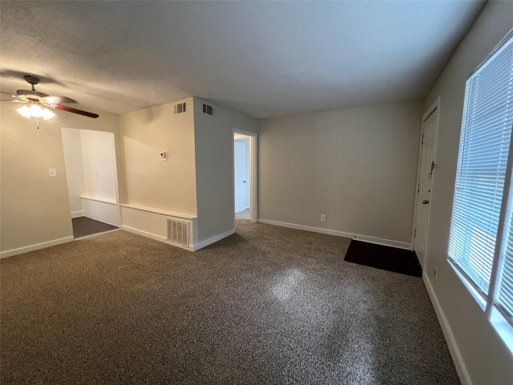 5415 Scott Street - Photo 2