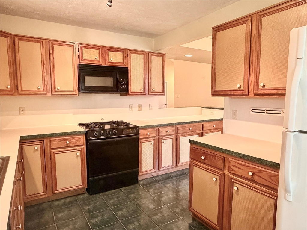 17407 Chamberlain Drive - Photo 3