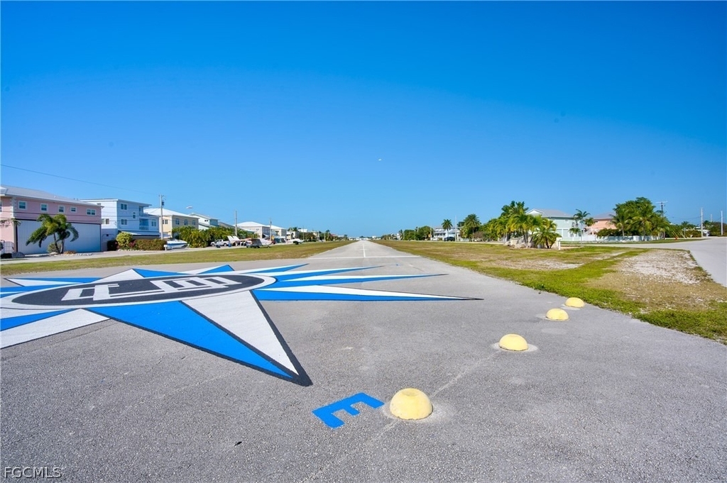 280 Airport Drive S - Photo 20