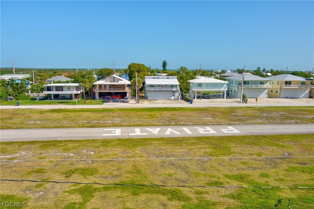 280 Airport Drive S - Photo 6