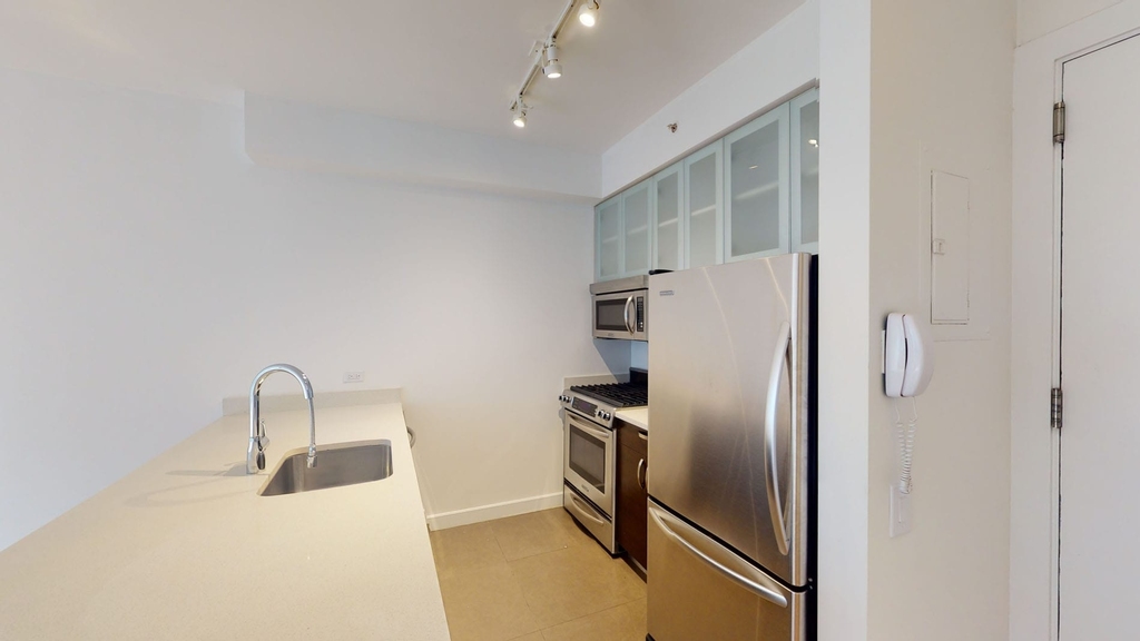 808 Columbus Ave - Photo 3