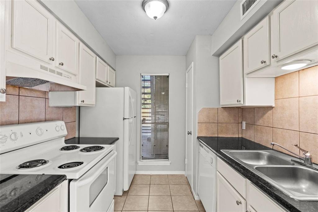 2202 16th Ave N Avenue N - Photo 1