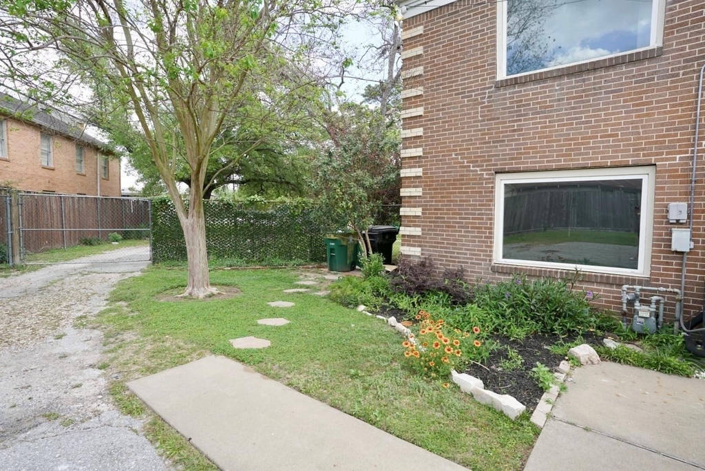 3309 Lawrence Street - Photo 15