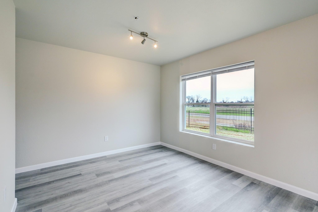 155 Plez Morgan Drive - Photo 4