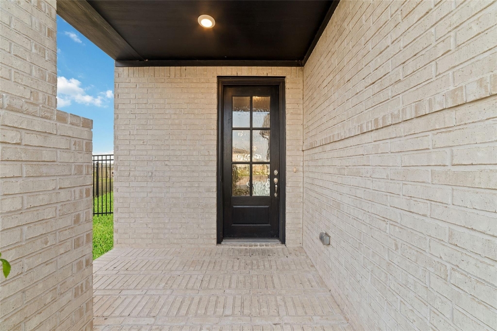720 Lake Lacosta Drive - Photo 2