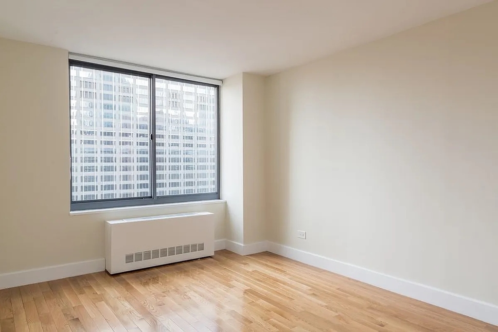 West 48th Street - Photo 3