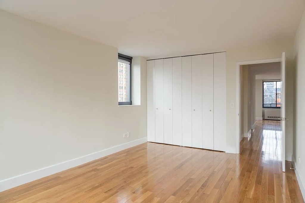 West 48th Street - Photo 8