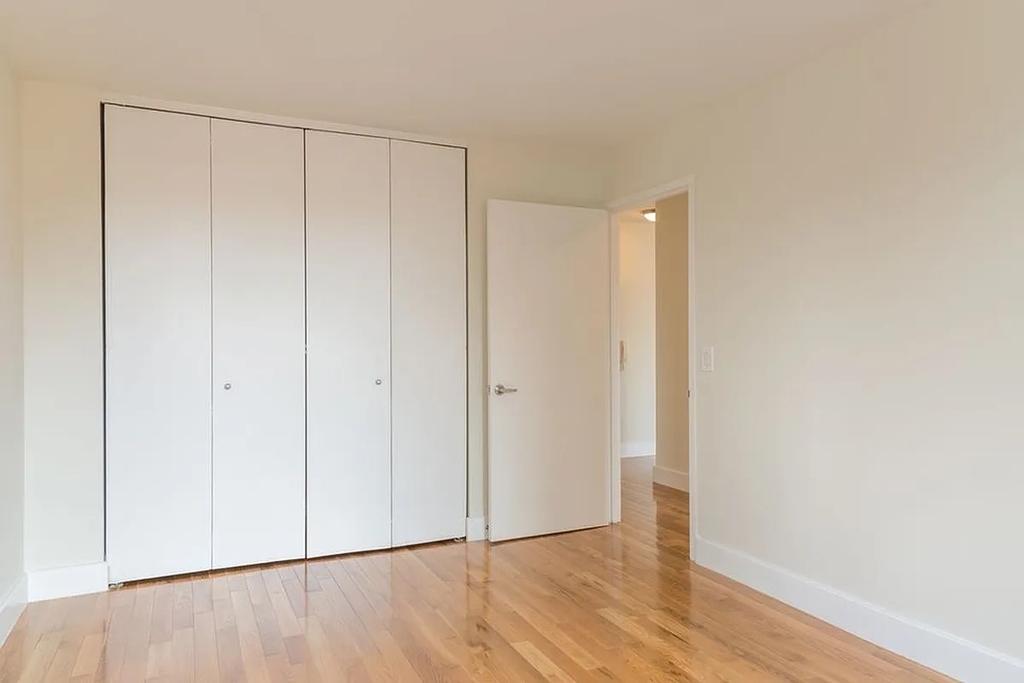 West 48th Street - Photo 11