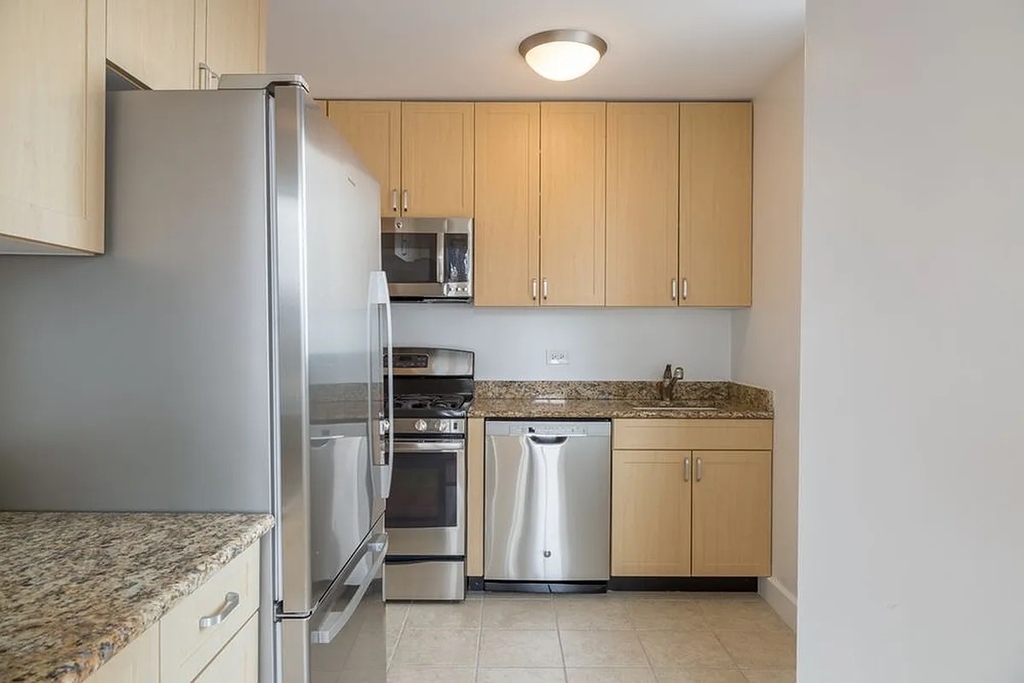 West 48th Street - Photo 6