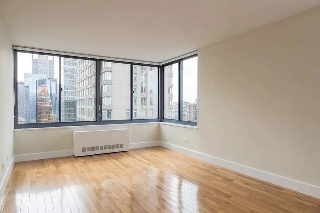 West 48th Street - Photo 1
