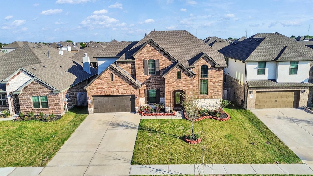818 Kingwood Drive - Photo 0