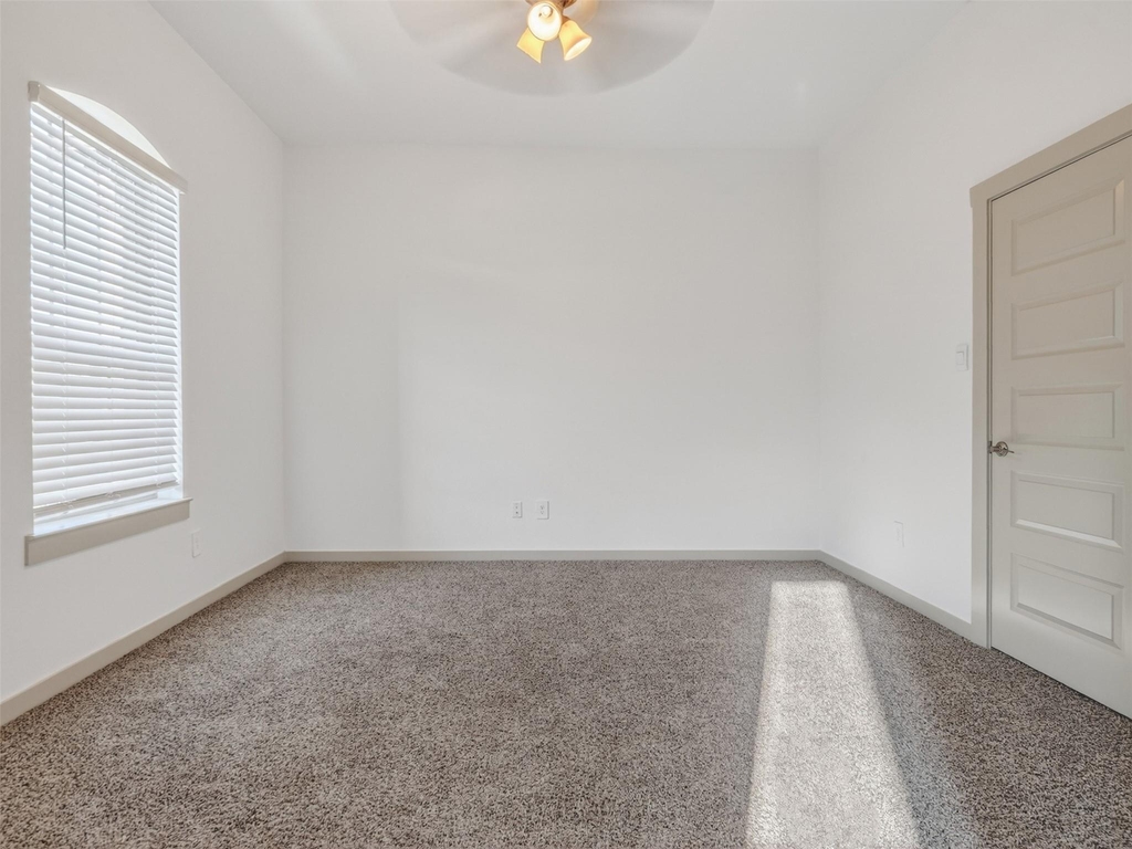 818 Kingwood Drive - Photo 5