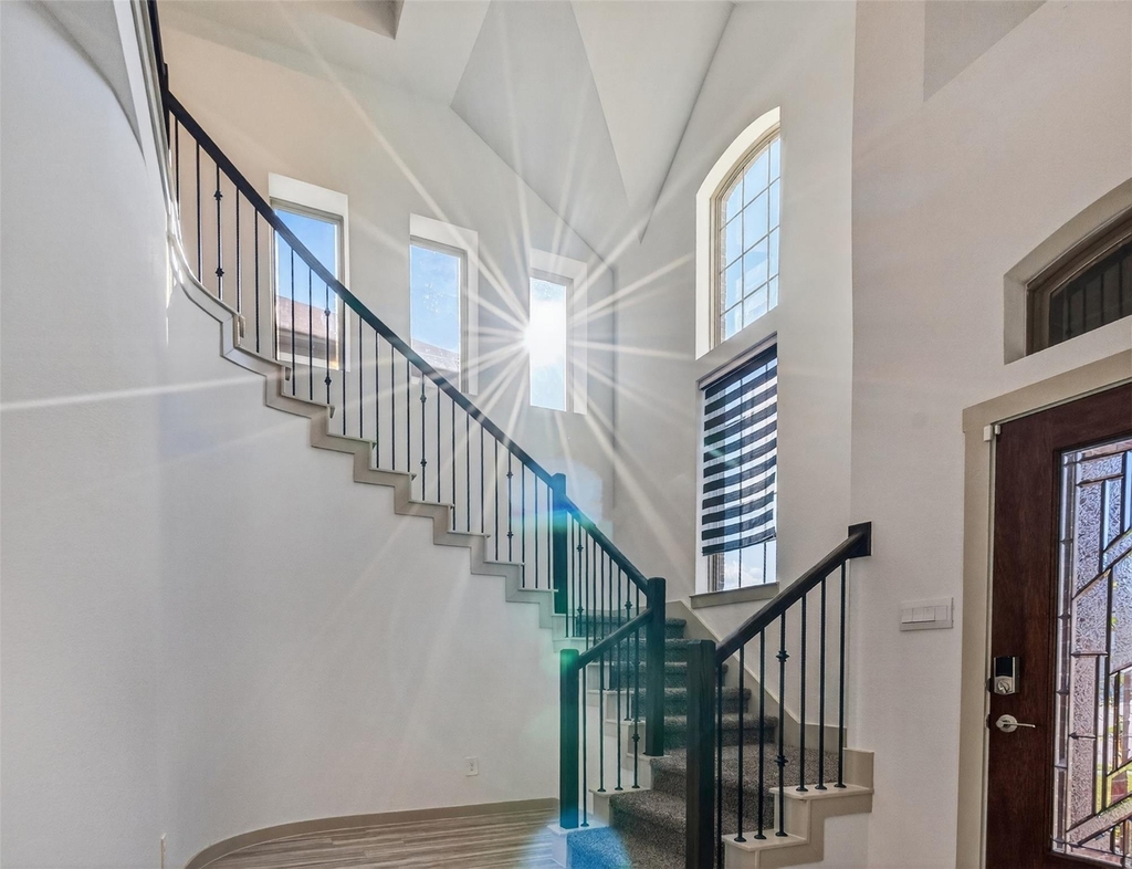 818 Kingwood Drive - Photo 6