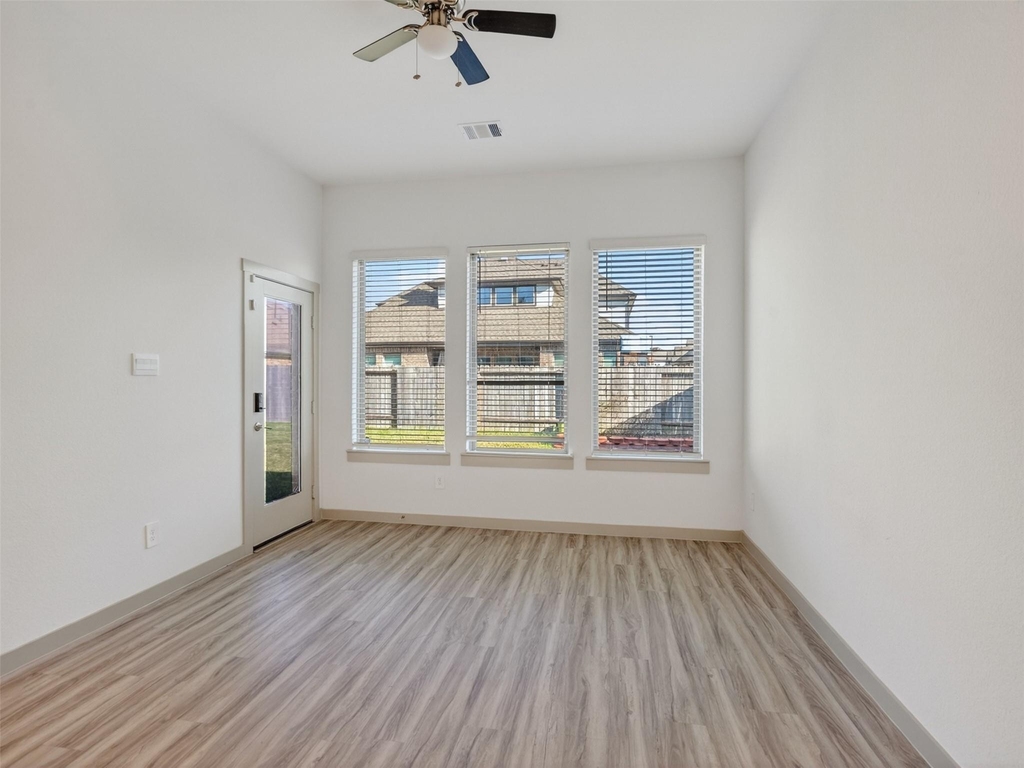 818 Kingwood Drive - Photo 17