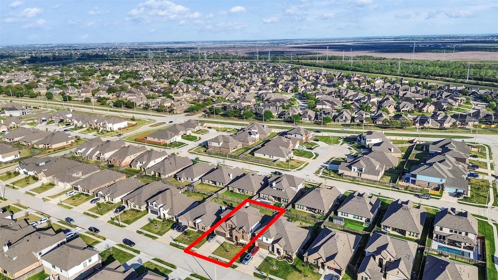 818 Kingwood Drive - Photo 2