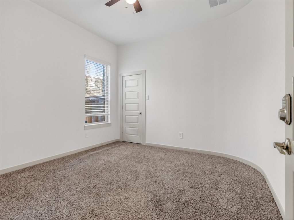 818 Kingwood Drive - Photo 9