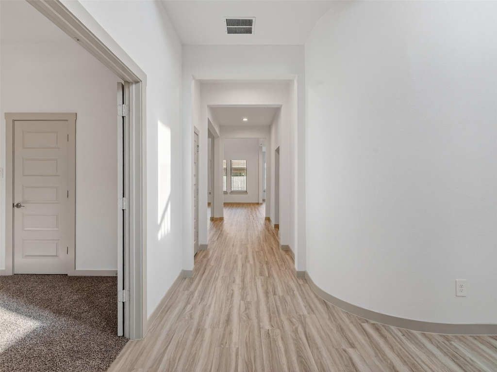 818 Kingwood Drive - Photo 4