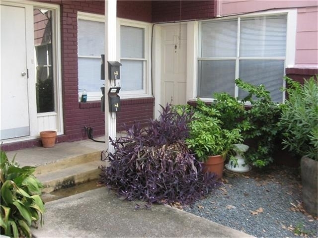 2520 Hopkins - Photo 2