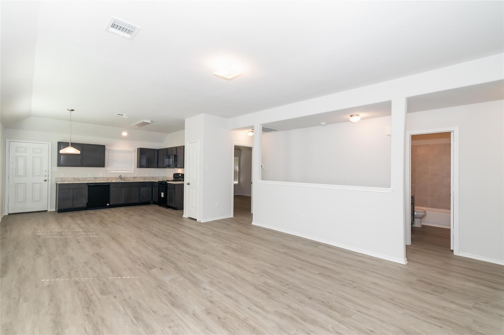 8526 Middleton Oaks Circle - Photo 6
