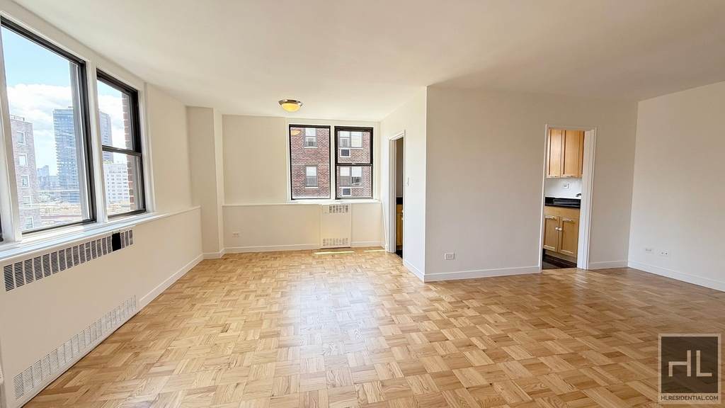 East 79th Street - Photo 0