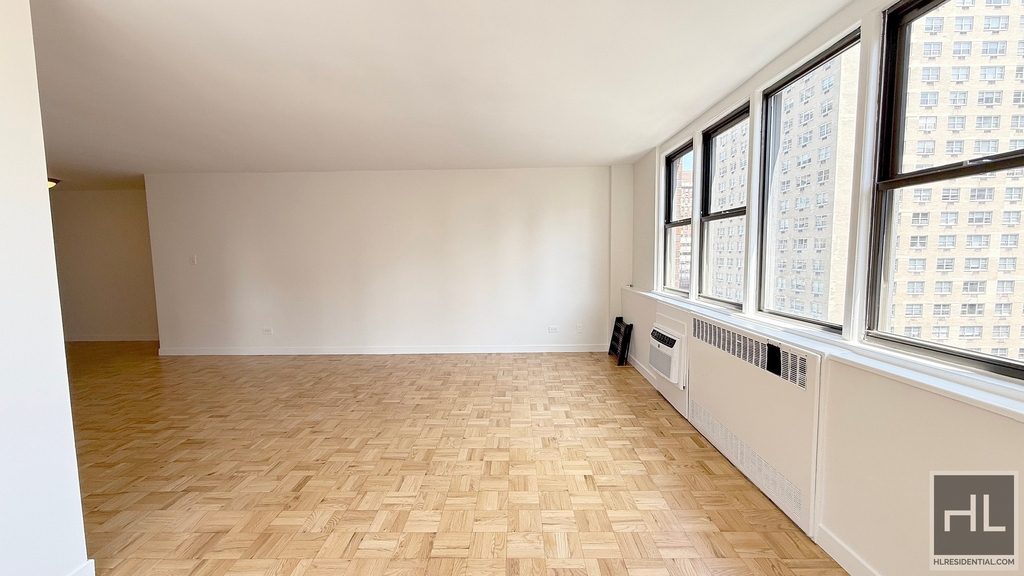 East 79th Street - Photo 2