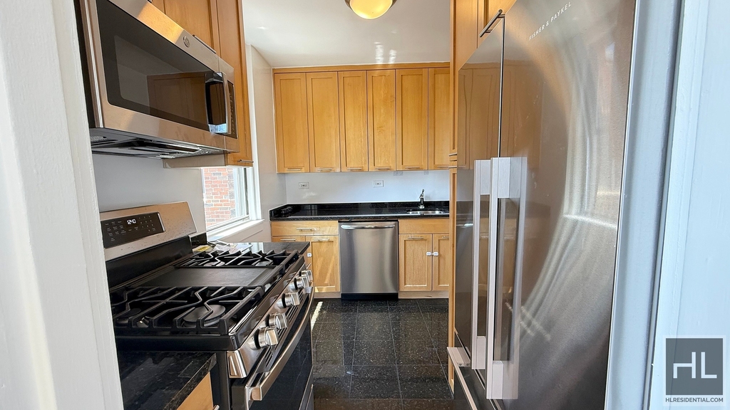 East 79th Street - Photo 7