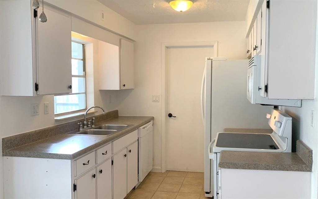 42 Roosevelt Boulevard - Photo 6