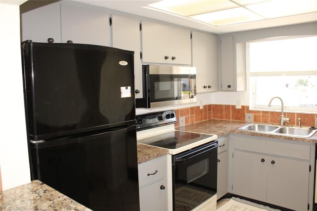 5062 Live Oak Circle - Photo 2