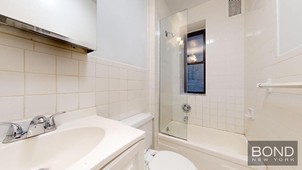 326 East 58th Street - Photo 4