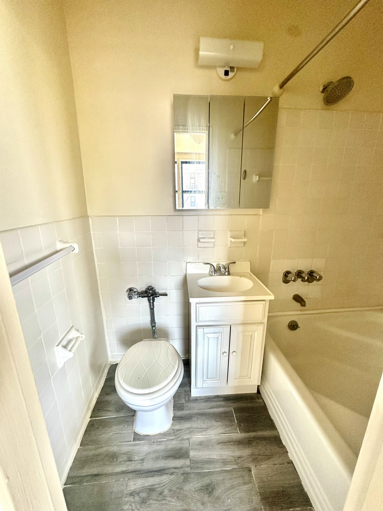 1902 Beverley Road - Photo 4