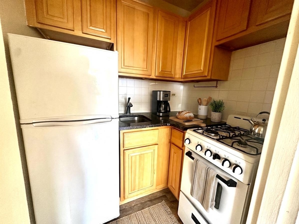 1902 Beverley Road - Photo 2