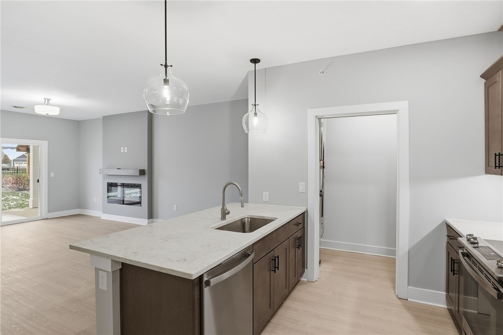 1195 Marina Parkway - Photo 6