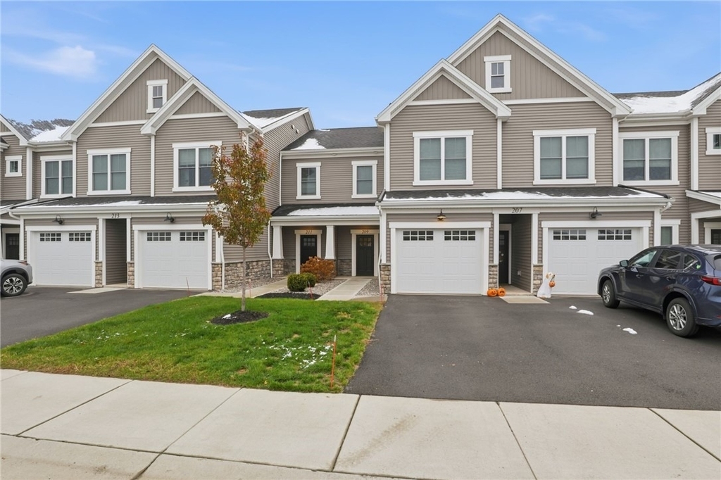 1195 Marina Parkway - Photo 0