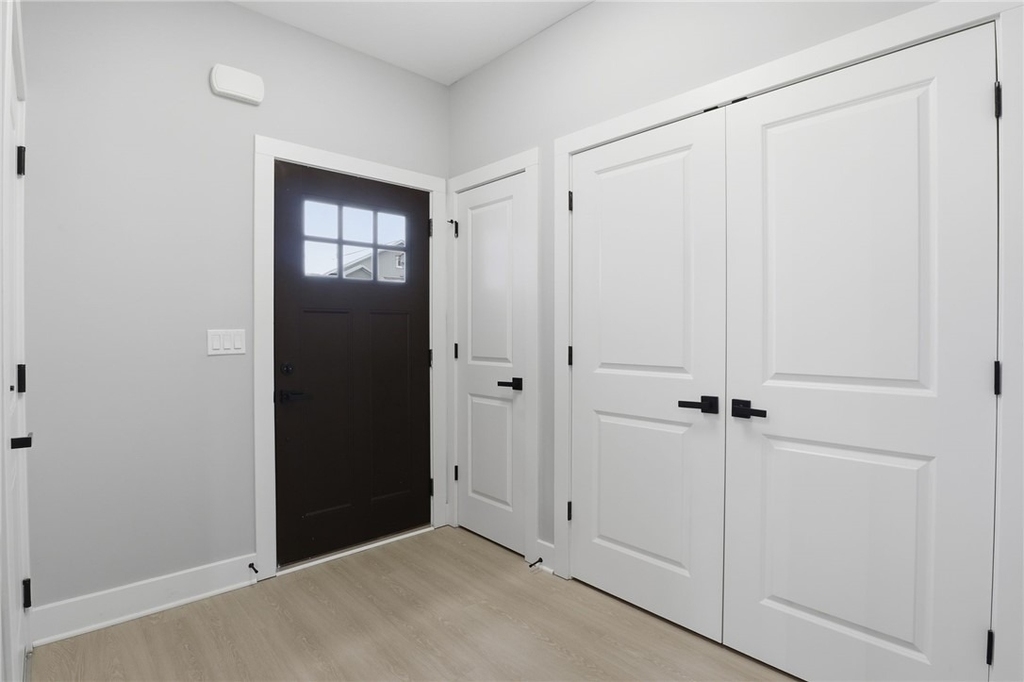 1195 Marina Parkway - Photo 2
