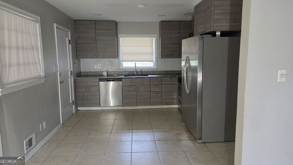 136 Hillsdale Drive Se - Photo 1