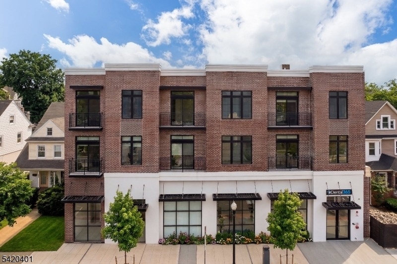423 South Avenue West - Photo 0