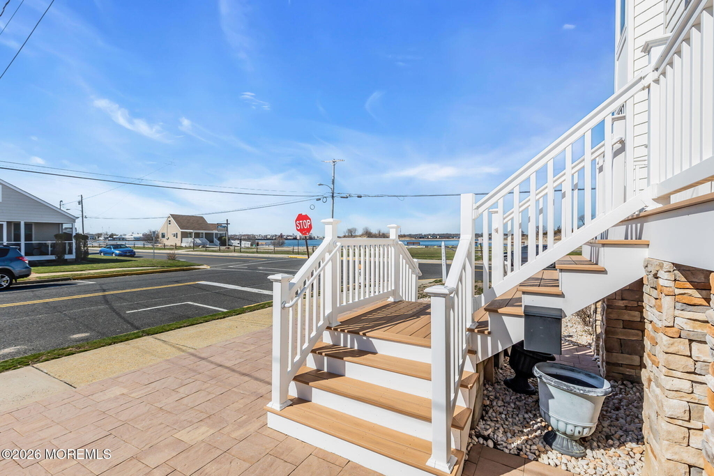 550 Whiting Avenue - Photo 4
