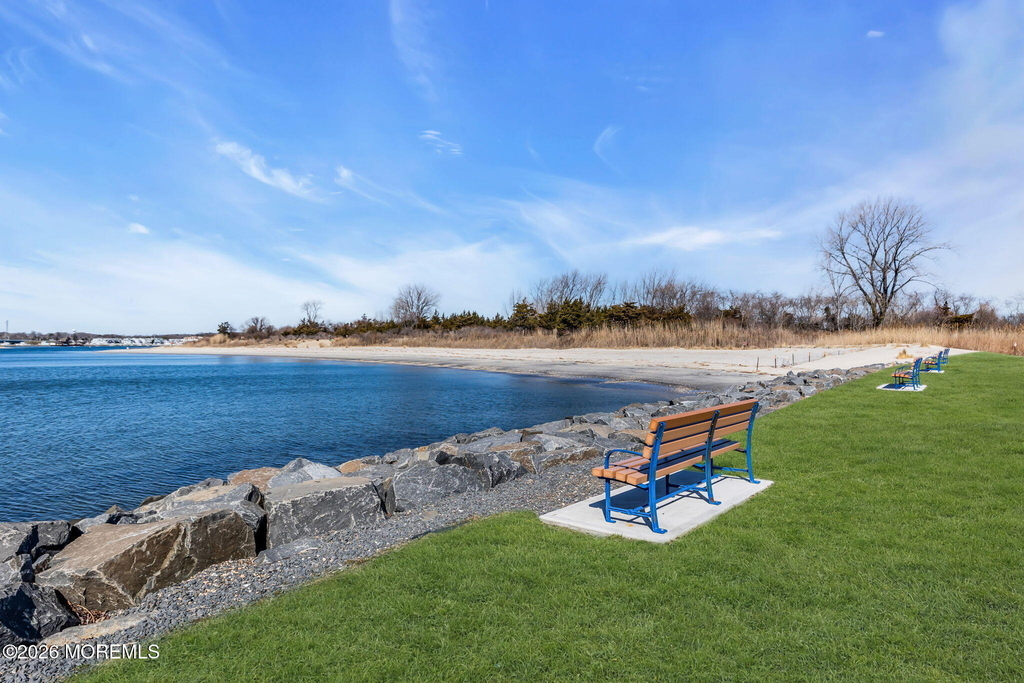 550 Whiting Avenue - Photo 6