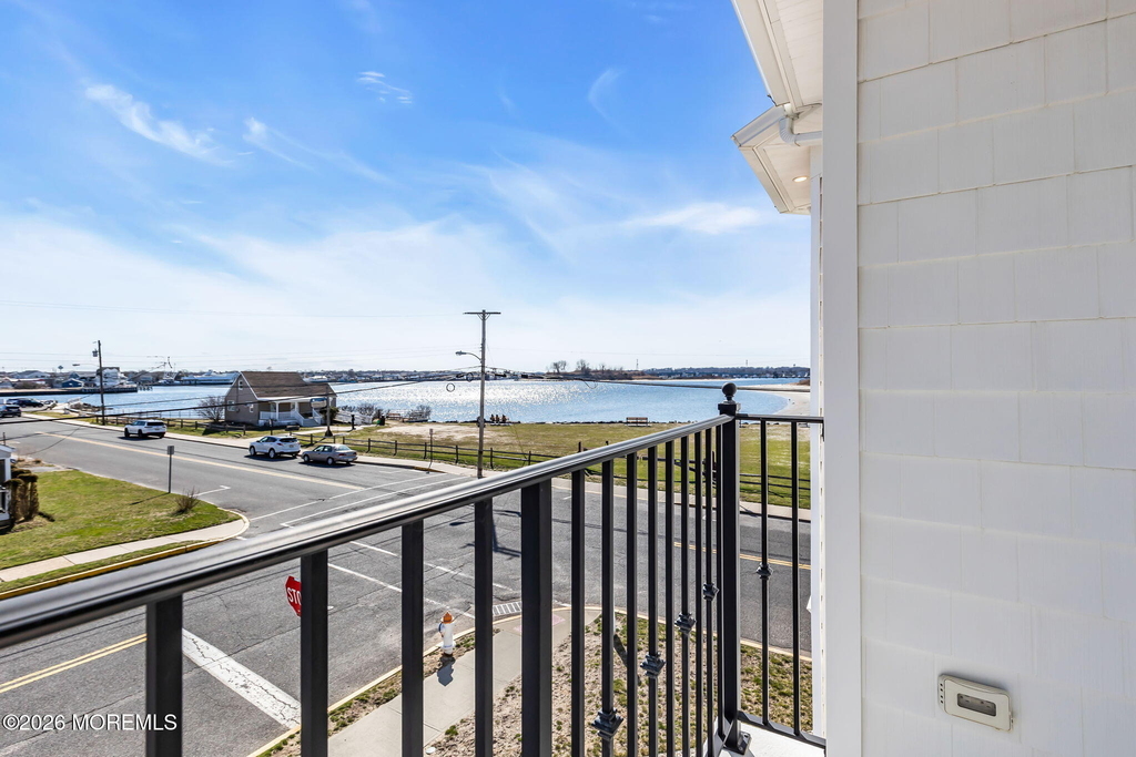 550 Whiting Avenue - Photo 10