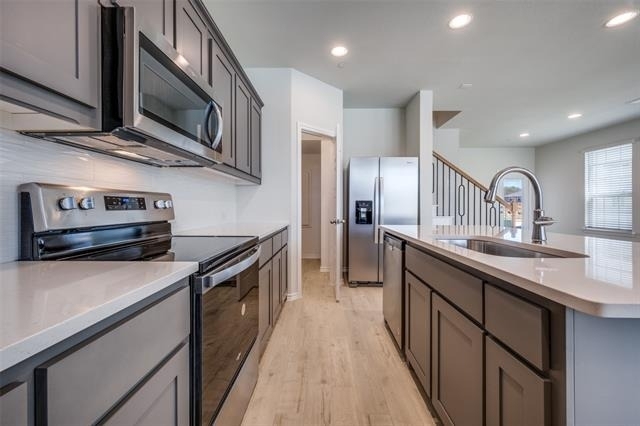 4601 Avion Drive - Photo 3