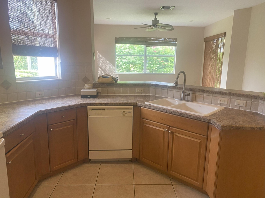 906 Mariner Bay Boulevard - Photo 4