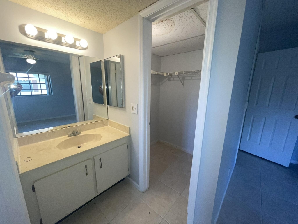 4185 Oak Terrace Drive - Photo 4